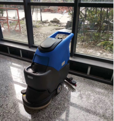 重庆地区驾驶式洗地机正确使用与维护指南