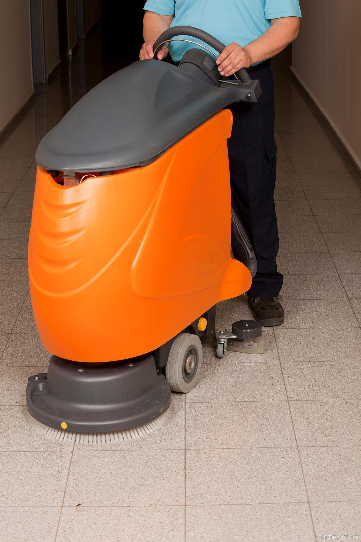 洗地机百洁垫 清洁地板效率利器与扫地机的完美配合